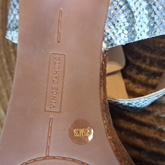 Vince Camuto Olinsa Natural Gold Metallic Snake Leather Cork Trimmed Sandal 8.5 - Picture 7 of 9
